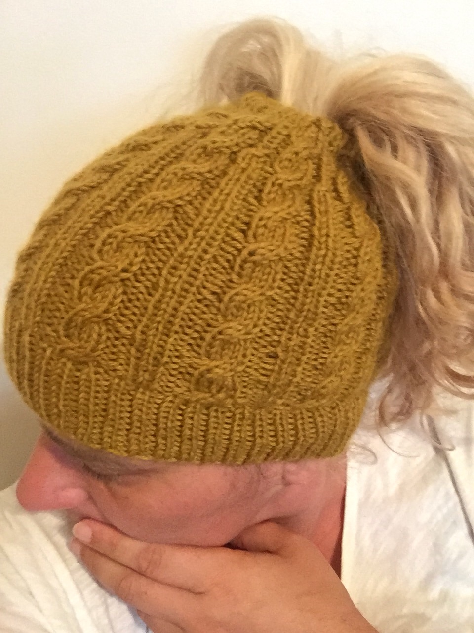 Cabled Messy Bun Hat – free knitting&nbsp;pattern