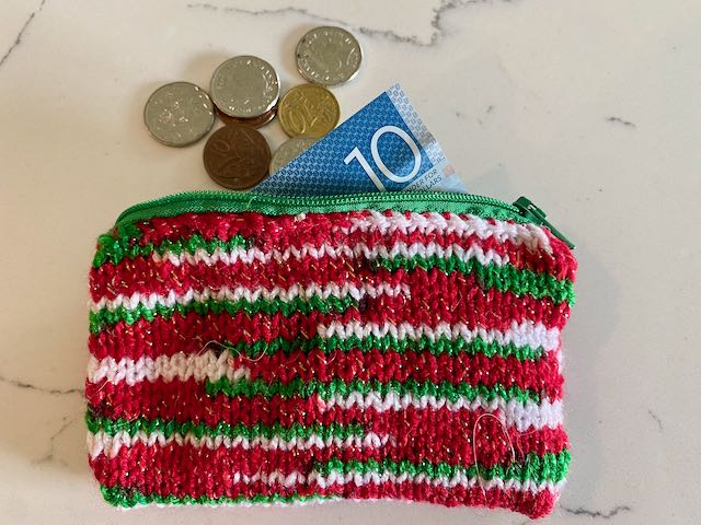 5 Knits of Xmas ’21 – Zipper Purse – Free Knitting Pattern
